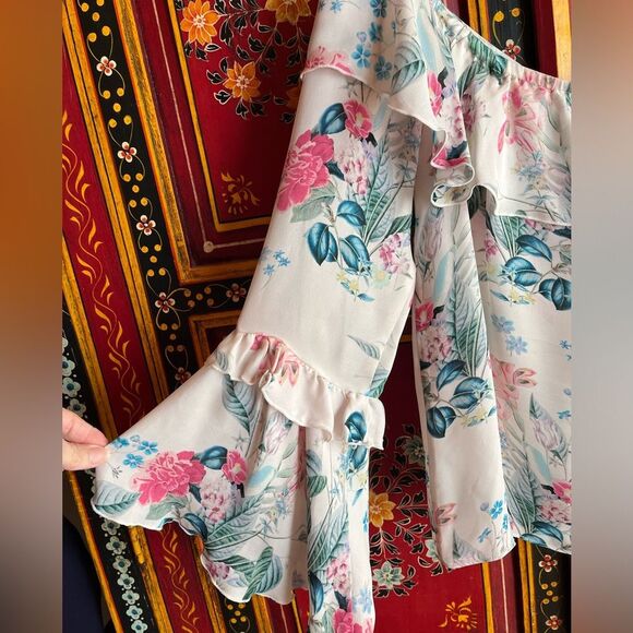 Parker floral 100% silk off shoulder top, flutter sleeves, ruffle neckli… - Picture 7 of 10